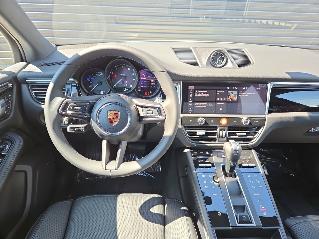 Certified 2026 Porsche Macan AWD/4WD image 16