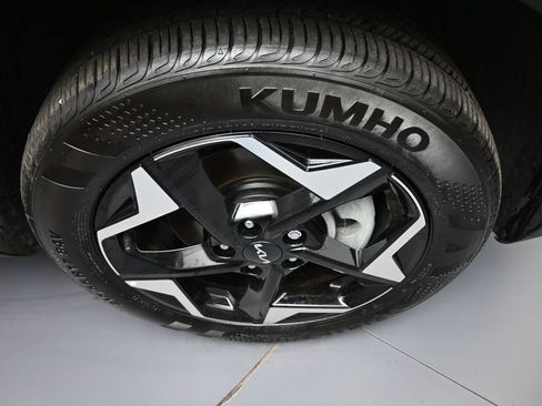 Used 2025 Kia Seltos EX w/ EX Sunroof Package AWD/4WD image 13