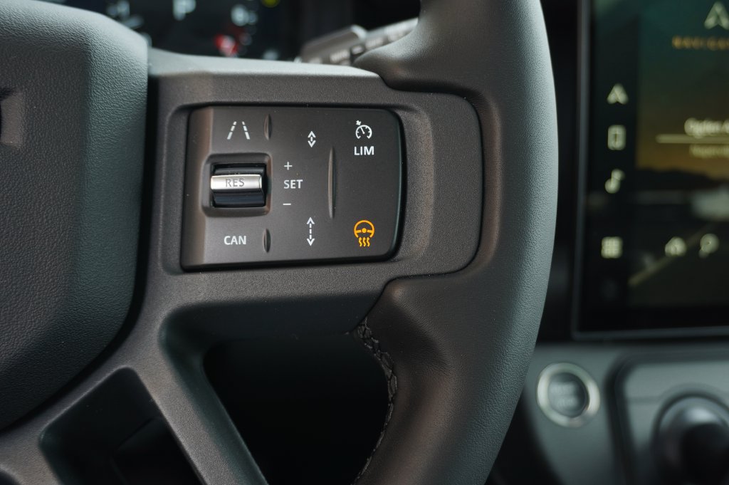 Certified 2026 Land Rover Defender 110 X-Dynamic SE AWD/4WD image 17