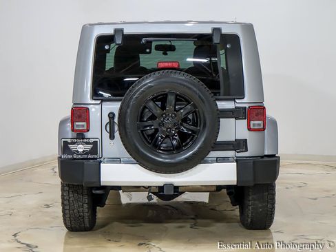 Used 2015 Jeep Wrangler Unlimited Sahara w/ Dual Top Group AWD/4WD image 7