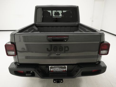 Used 2023 Jeep Gladiator Sport AWD/4WD image 5