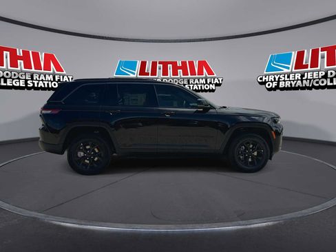 New 2026 Jeep Grand Cherokee Altitude RWD image 9
