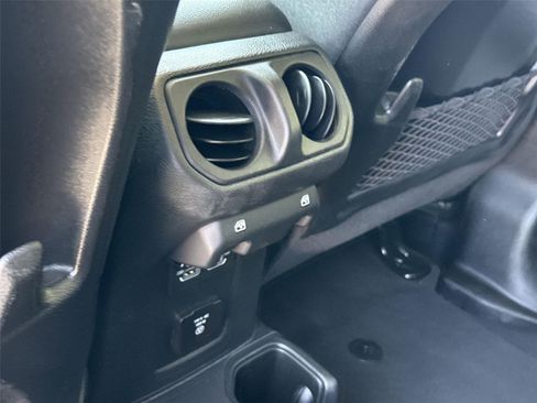 Used 2025 Jeep Wrangler Unlimited Rubicon AWD/4WD image 19