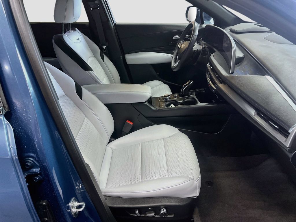 Used 2024 Cadillac XT4 Sport AWD/4WD image 29