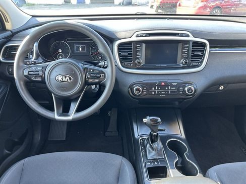 Used 2018 Kia Sorento AWD image 11