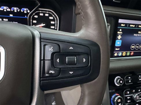 Used 2021 GMC Yukon Denali w/ Denali Premium Package image 27