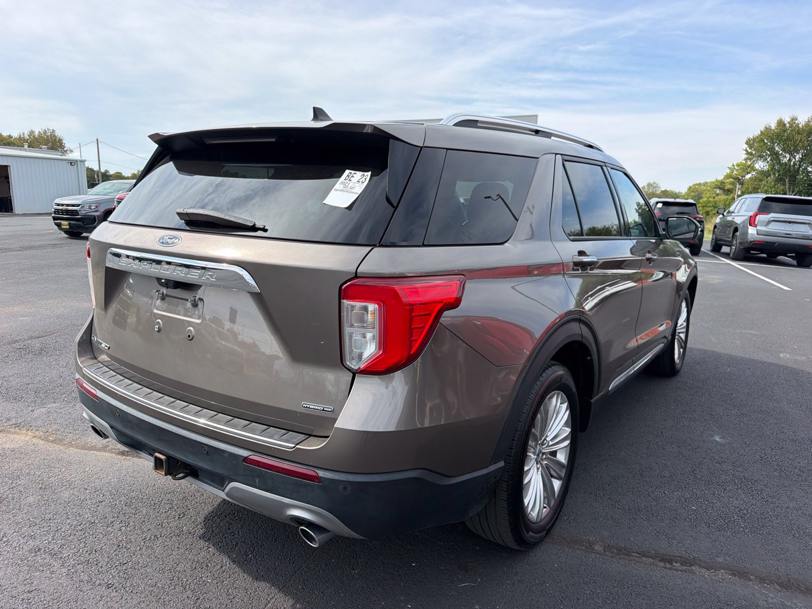 Used 2021 Ford Explorer Limited w/ Hybrid Equipment Group 310A AWD/4WD image 4
