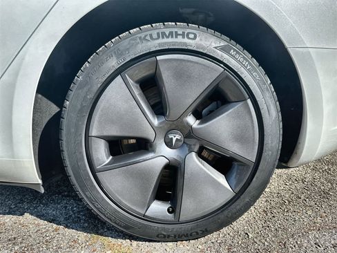 Used 2023 Tesla Model 3 Standard Range image 8