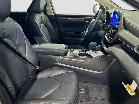 New 2026 Toyota Highlander Limited image 30