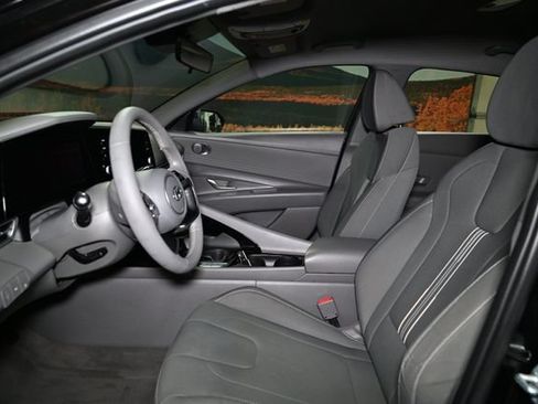 Used 2022 Hyundai Elantra SEL w/ Convenience Package FWD image 18