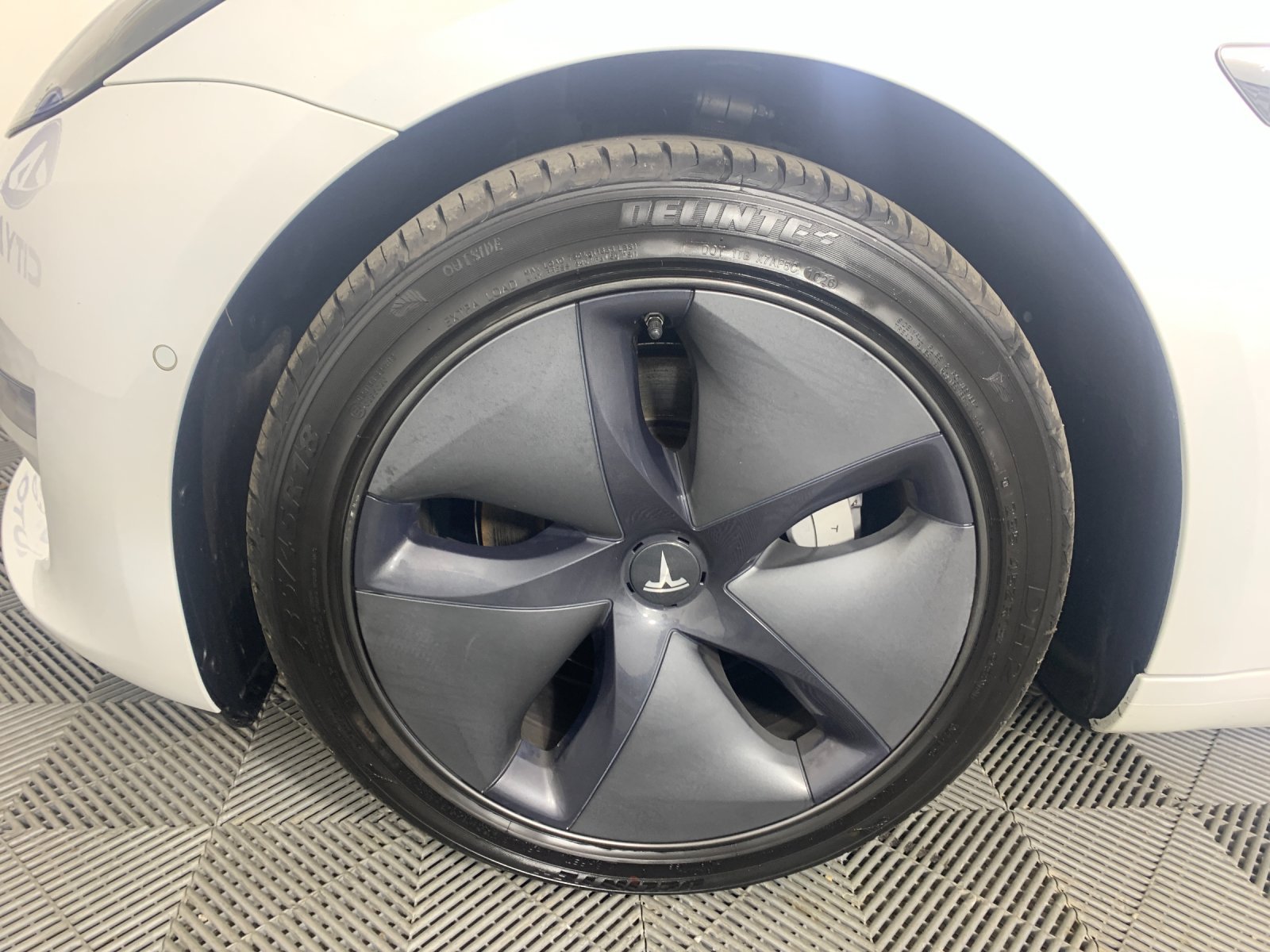 Used 2020 Tesla Model 3 Standard Range RWD image 11
