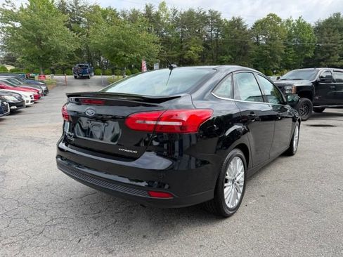 Used 2018 Ford Focus Titanium w/ Titanium Technology Package FWD image 5