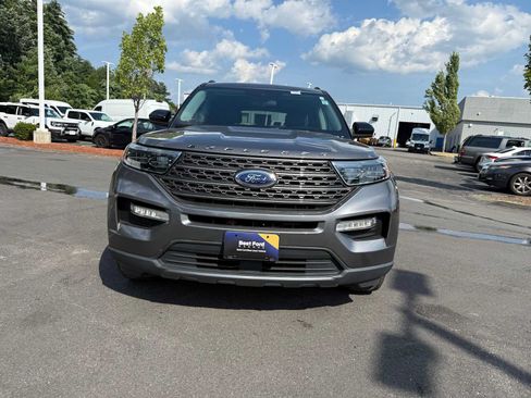 Used 2022 Ford Explorer XLT w/ Equipment Group 202A AWD/4WD image 3