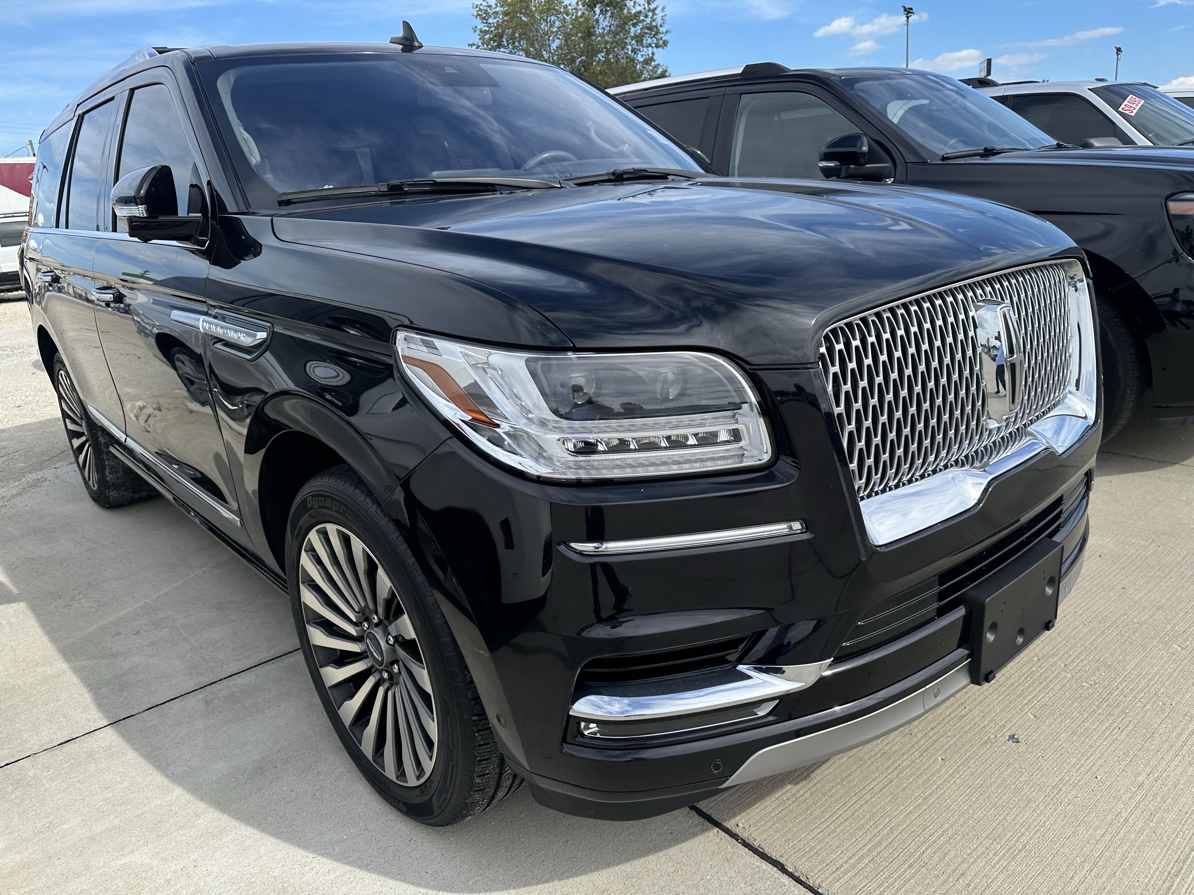 Used 2019 Lincoln Navigator Reserve AWD/4WD image 3