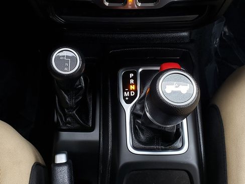 Used 2022 Jeep Wrangler Willys image 18