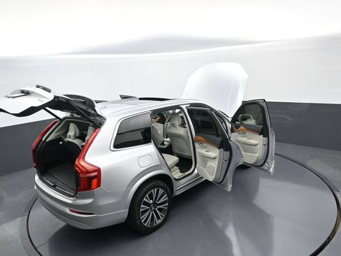 Used 2022 Volvo XC90 T6 Momentum w/ Advanced Package AWD/4WD image 44
