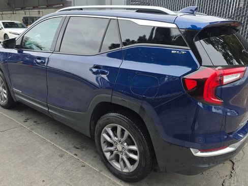 Used 2022 GMC Terrain SLT w/ Tech Package AWD/4WD image 3