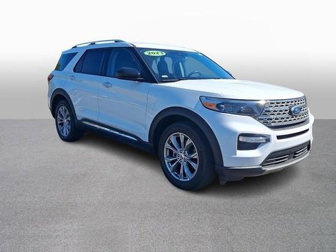 Used 2023 Ford Explorer Limited AWD/4WD image 3