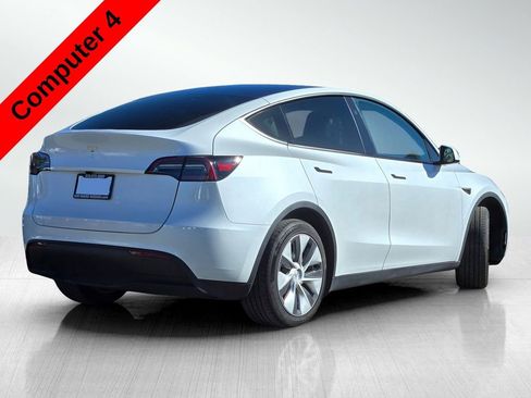 Used 2024 Tesla Model Y 2WD image 4