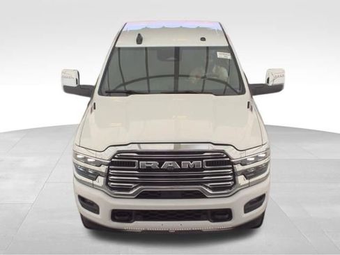 Used 2026 RAM 2500 Laramie AWD/4WD image 7