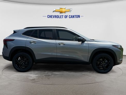 New 2026 Chevrolet Trax LT w/ Midnight Edition FWD image 4