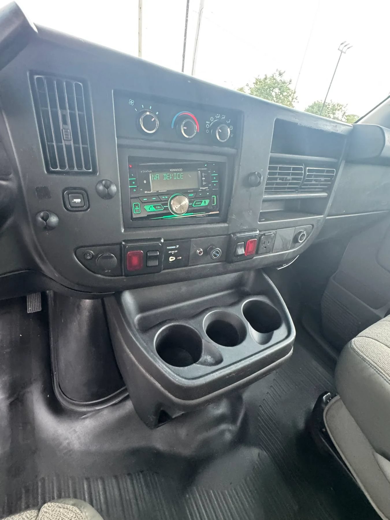 Used 2016 Chevrolet Express 4500 RWD image 17