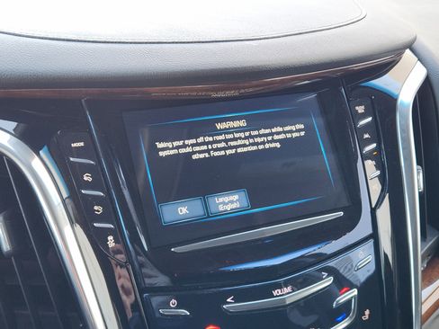 Used 2017 Cadillac Escalade Luxury image 16