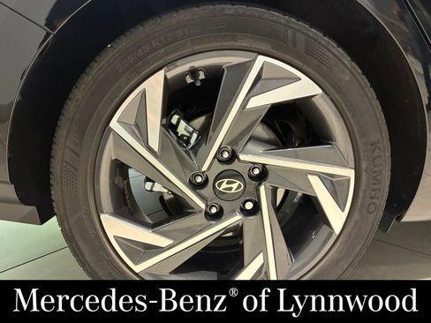 Used 2024 Hyundai Elantra Limited FWD image 7