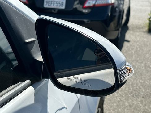 Used 2018 Toyota Corolla SE w/ Carpet Mat Package (TMS) image 13