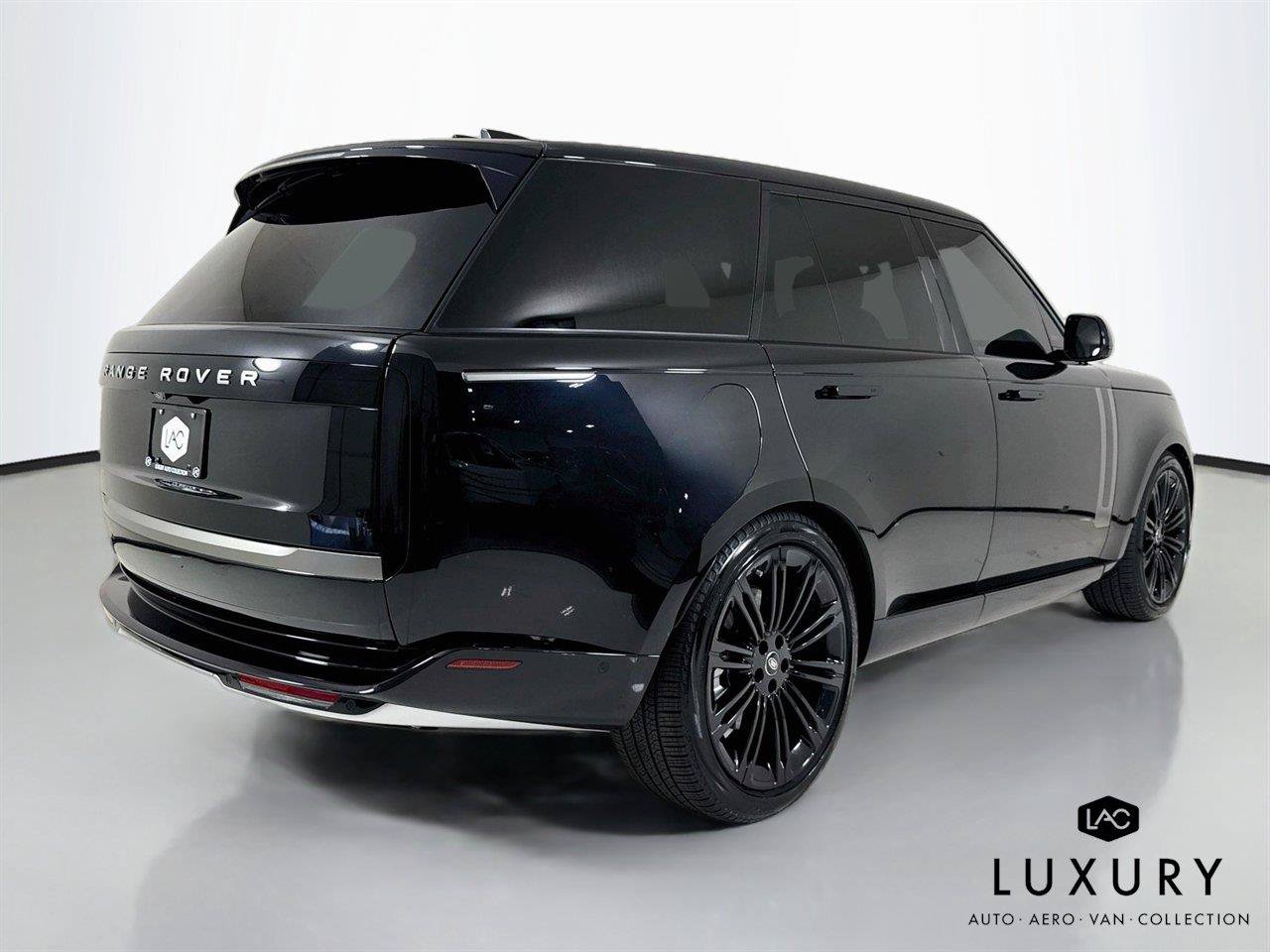Used 2024 Land Rover Range Rover SE AWD/4WD image 5