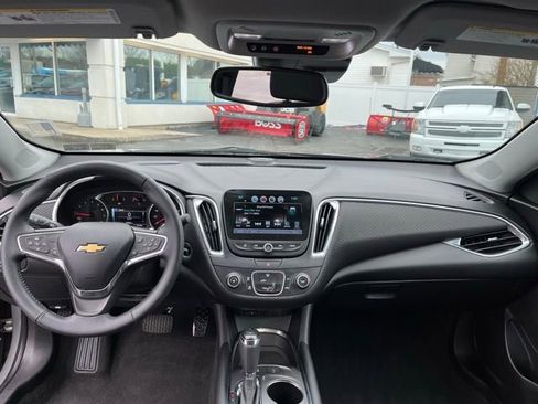 Used 2017 Chevrolet Malibu LT w/ Driver Confidence Package image 11