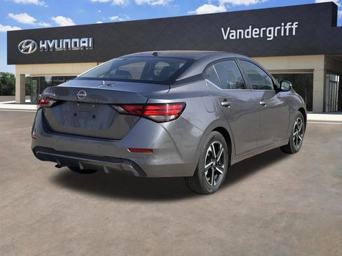 Used 2025 Nissan Sentra SV image 14