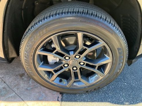 Used 2023 Jeep Grand Cherokee 30th Anniversary image 31