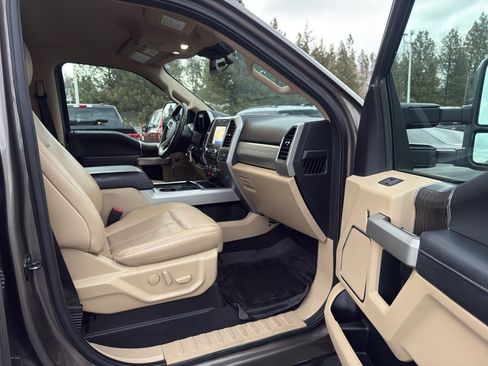 Used 2021 Ford F250 Lariat w/ Chrome Package image 23