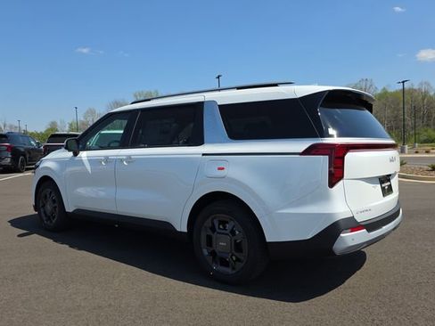 New 2026 Kia Carnival EX FWD image 3