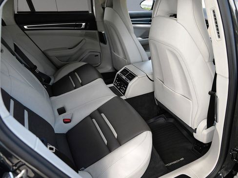 Used 2023 Porsche Panamera GTS image 30