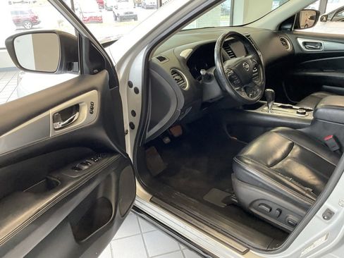 Used 2019 Nissan Pathfinder SL image 9