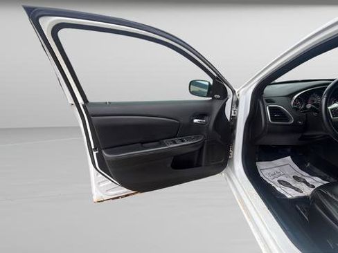 Used 2014 Chrysler 200 Limited image 10