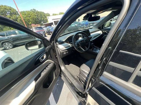 Used 2025 Jeep Compass Limited AWD/4WD image 2