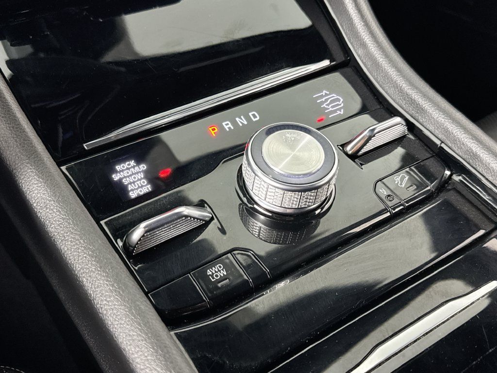 Used 2022 Jeep Grand Cherokee Summit w/ Luxury Tech Group V AWD/4WD image 29