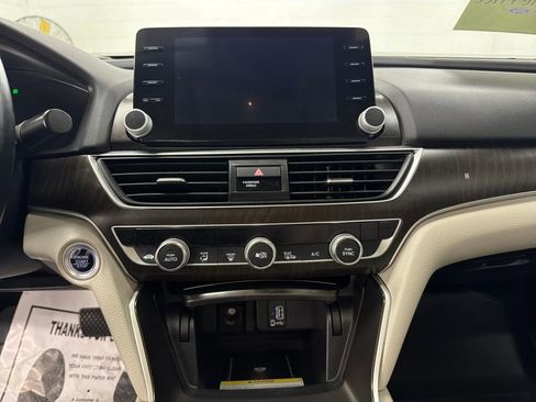 Used 2018 Honda Accord Touring image 21