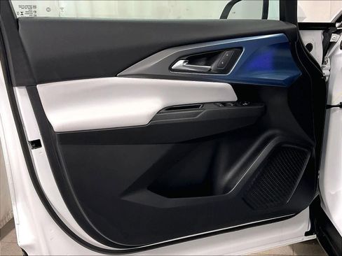 Used 2025 Chevrolet Equinox EV LT image 9