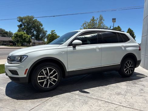 Used 2021 Volkswagen Tiguan SE w/ Panoramic Sunroof Package AWD/4WD image 4