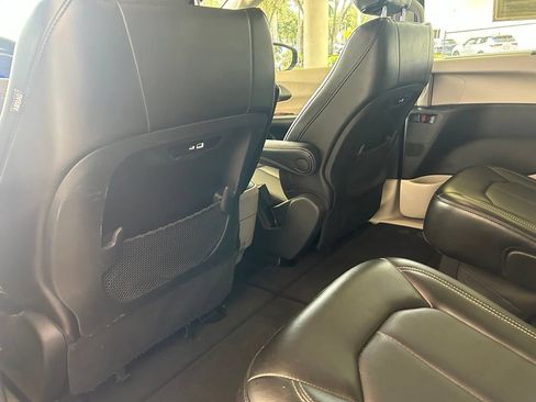 Used 2024 Chrysler Pacifica Touring-L FWD image 33
