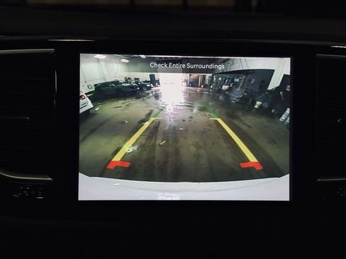 Used 2024 Chrysler Pacifica Touring-L FWD image 39