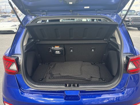 Used 2024 Hyundai Venue SEL image 12