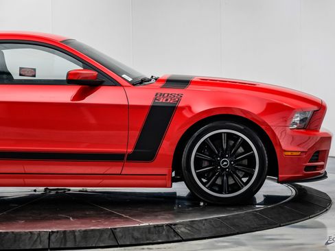 Used 2013 Ford Mustang Boss 302 w/ Boss 302 Accessory Pkg RWD image 21