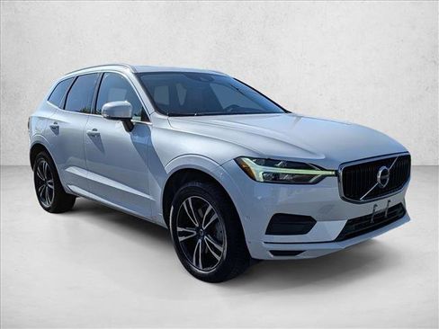 Used 2019 Volvo XC60 T6 Momentum w/ Multimedia Package AWD/4WD image 3
