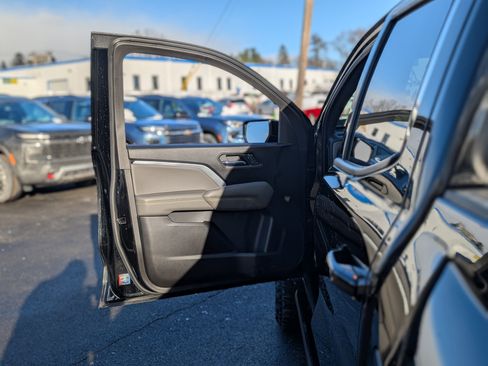 Used 2024 Chevrolet Colorado ZR2 w/ ZR2 Convenience Package III image 29