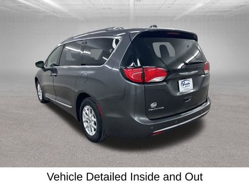 Used 2020 Chrysler Pacifica Touring-L image 9